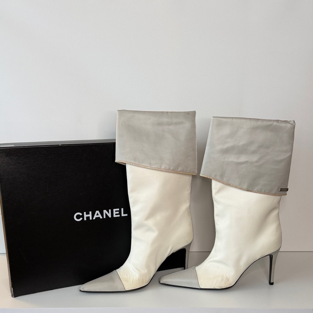 CHANEL Elegant Women's Gray and White Boots